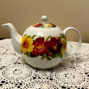 NWT Stechcol Gracie Bone China Teapot White & Floral  4 Cup